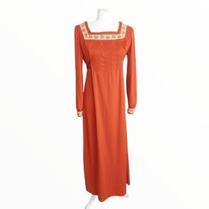 Vintage Prarie Pilgrim Cottagecore Maxi Dress with Floral embroidery